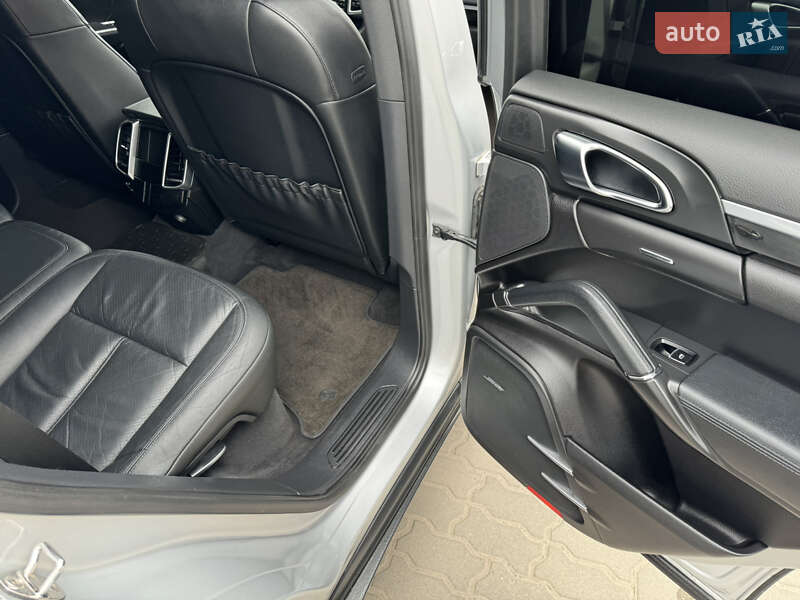 Внедорожник / Кроссовер Porsche Cayenne 2012 в Хмельницком