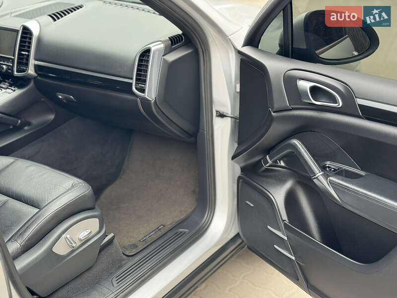 Внедорожник / Кроссовер Porsche Cayenne 2012 в Хмельницком