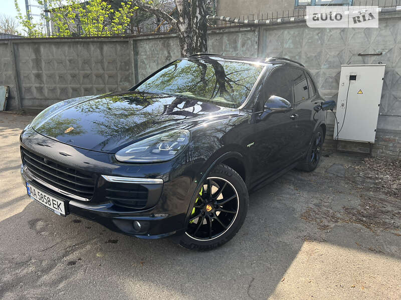 Позашляховик / Кросовер Porsche Cayenne 2016 в Києві