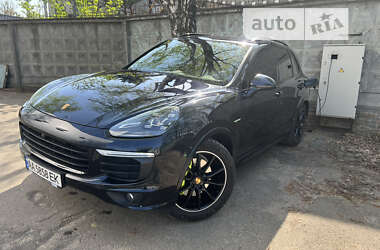 Позашляховик / Кросовер Porsche Cayenne 2016 в 