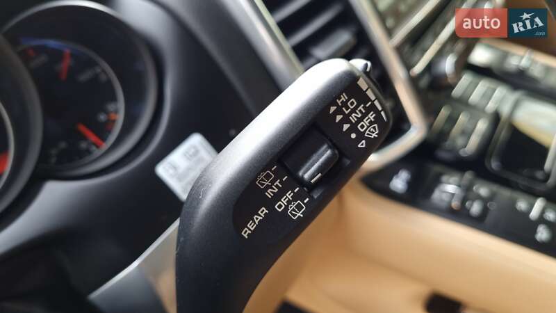 Внедорожник / Кроссовер Porsche Cayenne 2015 в Николаеве