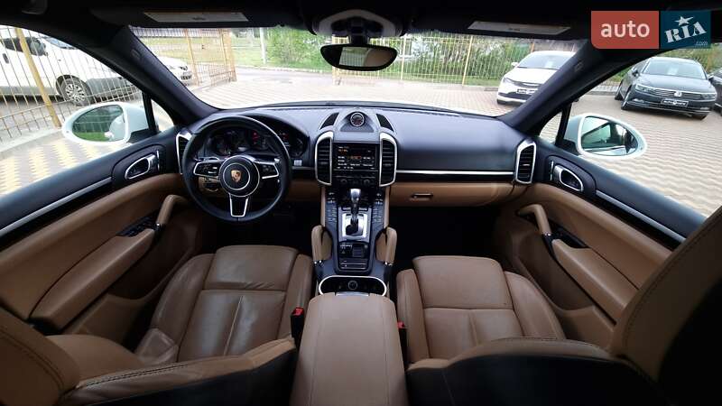 Позашляховик / Кросовер Porsche Cayenne 2015 в Миколаєві