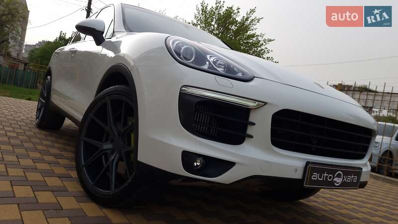 Внедорожник / Кроссовер Porsche Cayenne 2015 в Николаеве