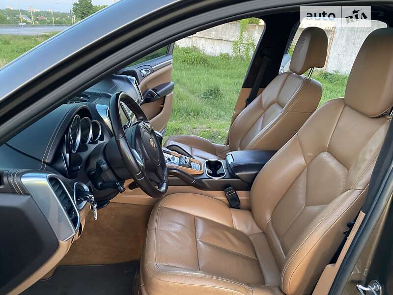 Позашляховик / Кросовер Porsche Cayenne 2012 в Павлограді