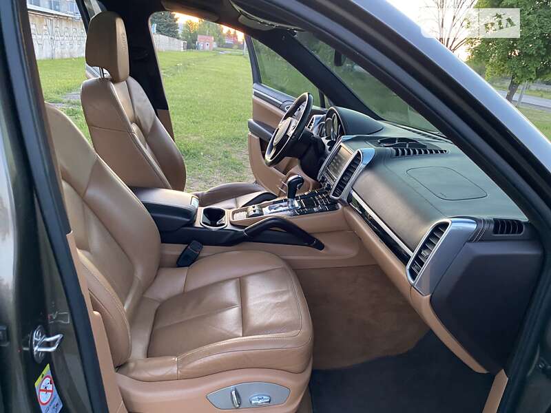 Позашляховик / Кросовер Porsche Cayenne 2012 в Павлограді