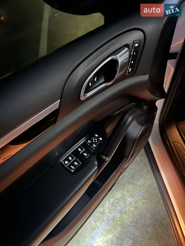 Внедорожник / Кроссовер Porsche Cayenne 2013 в Одессе