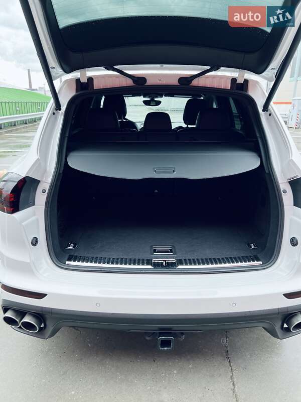 Позашляховик / Кросовер Porsche Cayenne 2014 в Києві