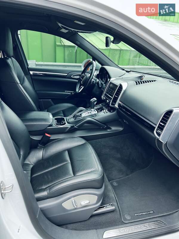 Позашляховик / Кросовер Porsche Cayenne 2014 в Києві