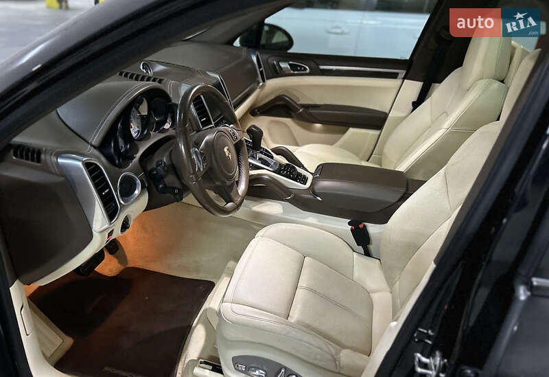 Позашляховик / Кросовер Porsche Cayenne 2012 в Львові