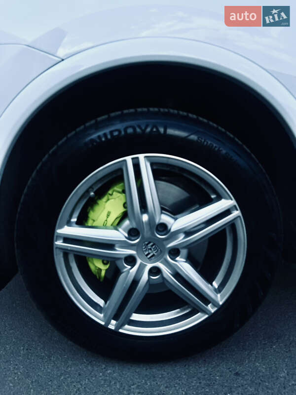 Позашляховик / Кросовер Porsche Cayenne 2016 в Вінниці