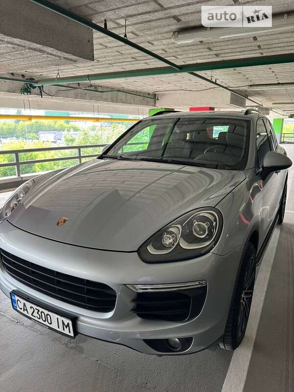Внедорожник / Кроссовер Porsche Cayenne 2017 в 