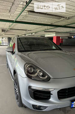 Внедорожник / Кроссовер Porsche Cayenne 2017 в 
