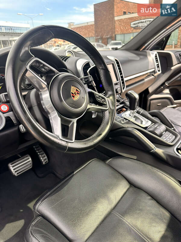 Внедорожник / Кроссовер Porsche Cayenne 2016 в Киеве
