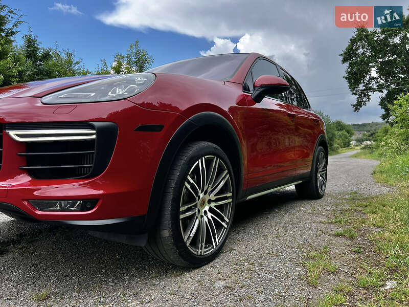 Внедорожник / Кроссовер Porsche Cayenne 2014 в Киеве
