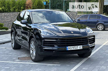 Внедорожник / Кроссовер Porsche Cayenne 2018 в 