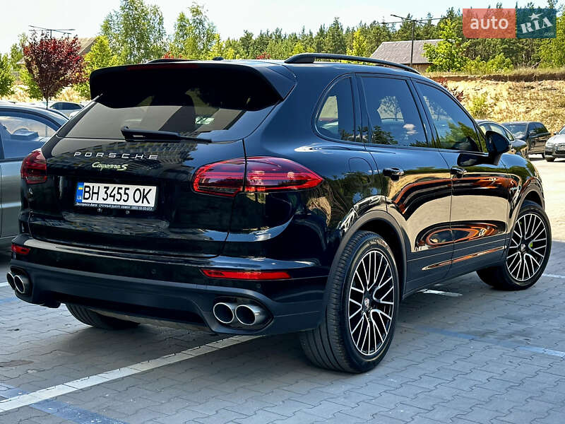 Внедорожник / Кроссовер Porsche Cayenne 2015 в Киеве