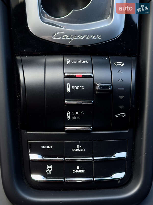 Внедорожник / Кроссовер Porsche Cayenne 2015 в Киеве