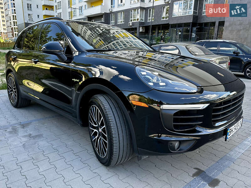 Внедорожник / Кроссовер Porsche Cayenne 2015 в Киеве
