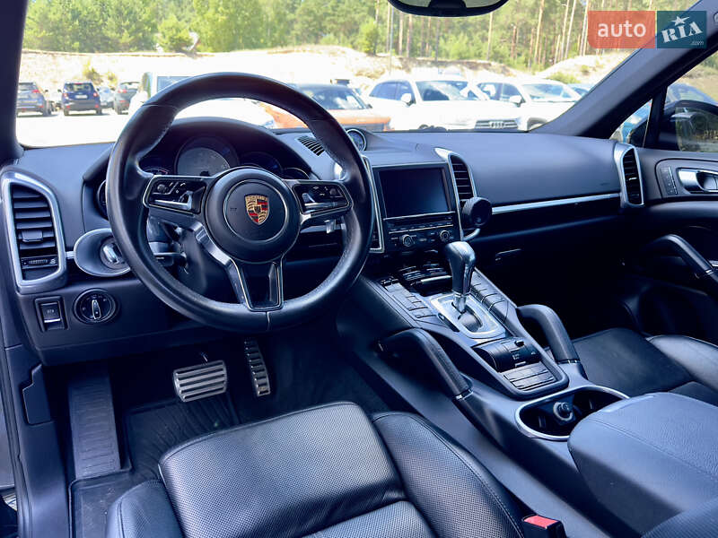 Внедорожник / Кроссовер Porsche Cayenne 2015 в Киеве