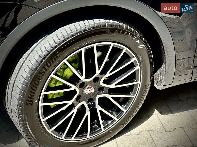 Внедорожник / Кроссовер Porsche Cayenne 2015 в Киеве