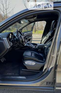 Внедорожник / Кроссовер Porsche Cayenne 2013 в 