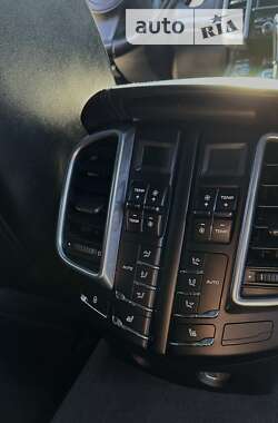 Внедорожник / Кроссовер Porsche Cayenne 2013 в 