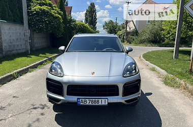 Внедорожник / Кроссовер Porsche Cayenne 2021 в Вишневом