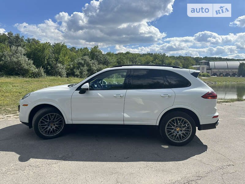Внедорожник / Кроссовер Porsche Cayenne 2016 в Днепре