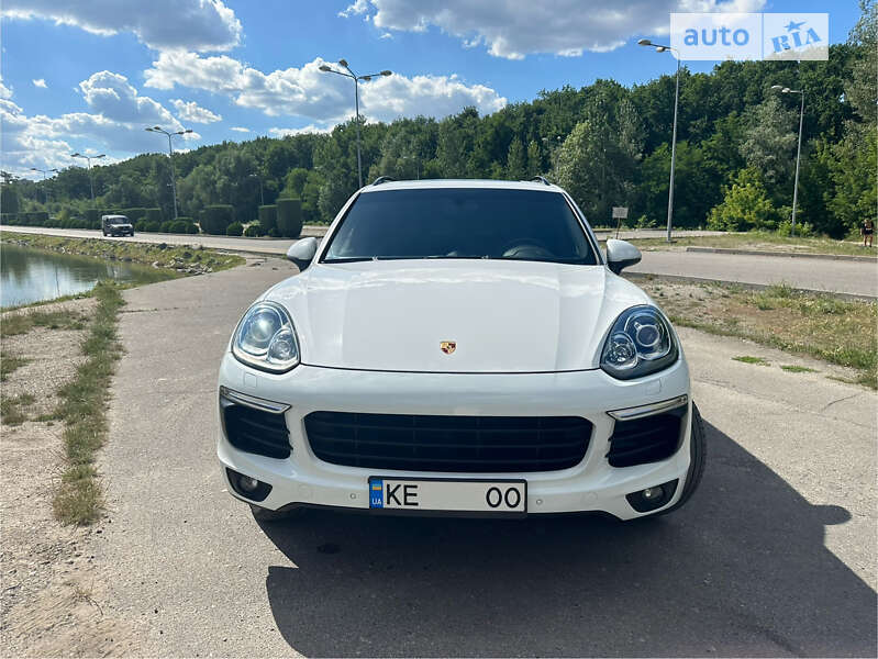 Внедорожник / Кроссовер Porsche Cayenne 2016 в Днепре