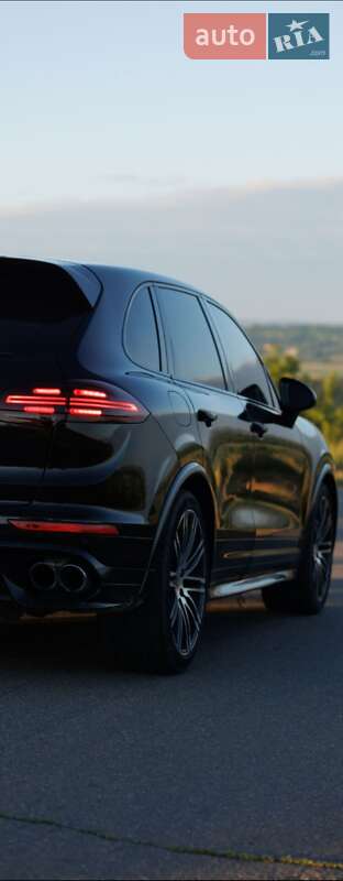 Внедорожник / Кроссовер Porsche Cayenne 2015 в Черновцах