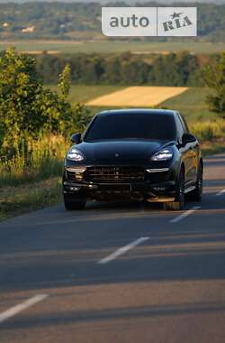 Позашляховик / Кросовер Porsche Cayenne 2015 в Чернівцях