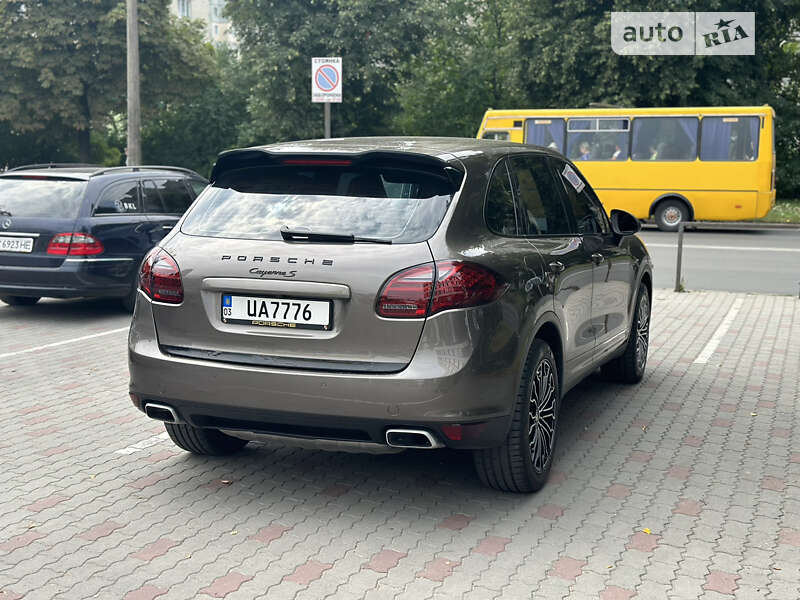 Внедорожник / Кроссовер Porsche Cayenne 2012 в Луцке