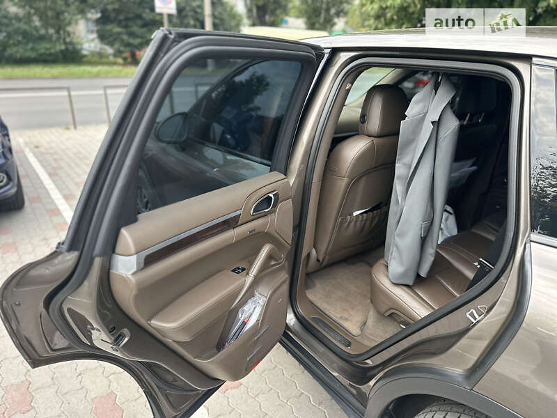 Внедорожник / Кроссовер Porsche Cayenne 2012 в Луцке