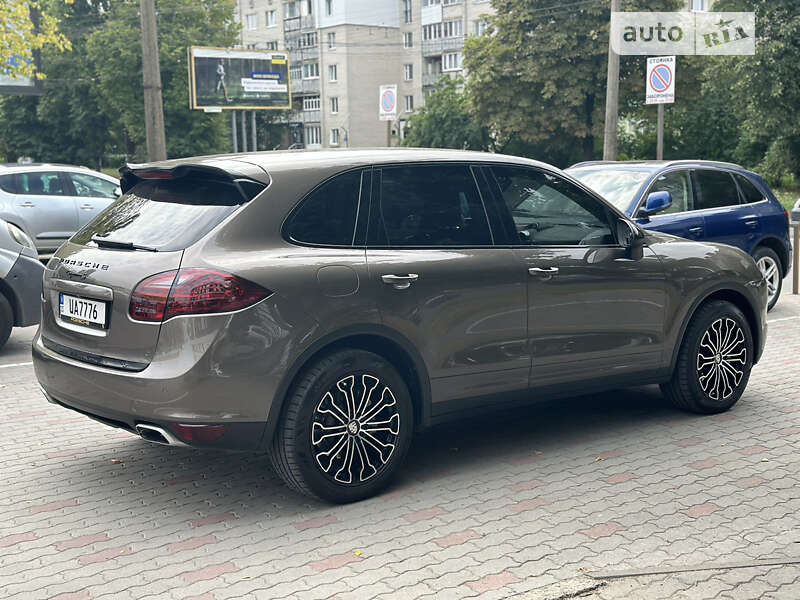 Внедорожник / Кроссовер Porsche Cayenne 2012 в Луцке