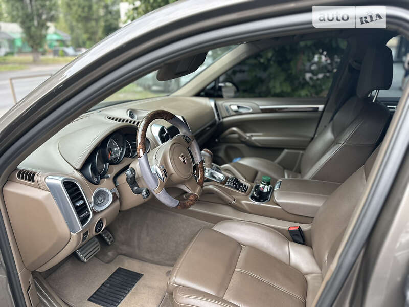Внедорожник / Кроссовер Porsche Cayenne 2012 в Луцке