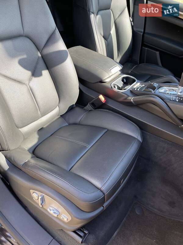 Внедорожник / Кроссовер Porsche Cayenne 2013 в Днепре
