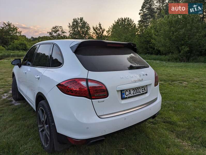 Внедорожник / Кроссовер Porsche Cayenne 2013 в Черкассах