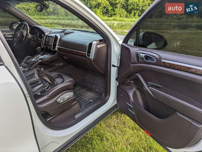 Внедорожник / Кроссовер Porsche Cayenne 2013 в Черкассах