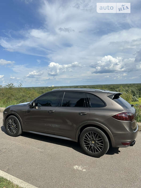 Внедорожник / Кроссовер Porsche Cayenne 2011 в Киеве