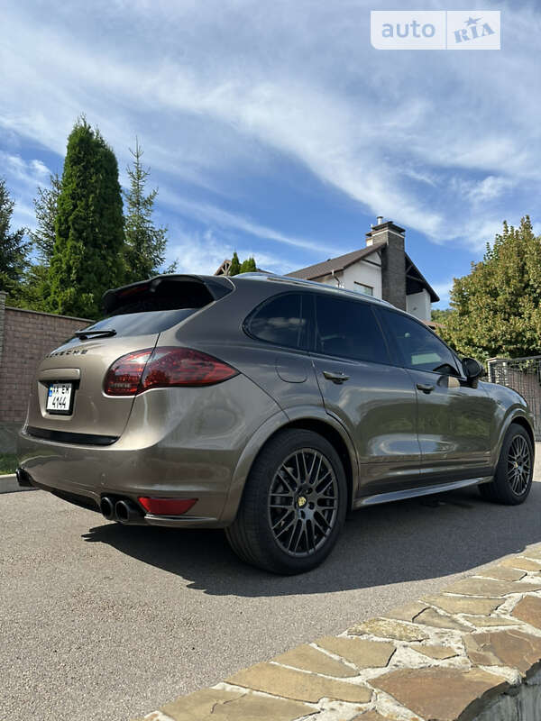Внедорожник / Кроссовер Porsche Cayenne 2011 в Киеве