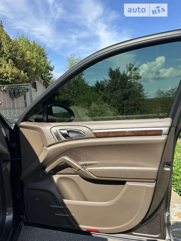 Внедорожник / Кроссовер Porsche Cayenne 2011 в Киеве