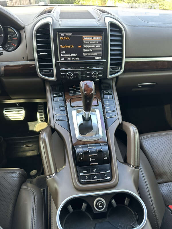 Внедорожник / Кроссовер Porsche Cayenne 2011 в Киеве