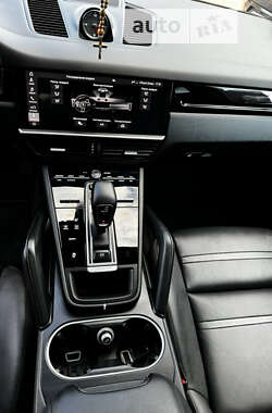 Внедорожник / Кроссовер Porsche Cayenne 2019 в Первомайске