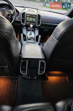 Внедорожник / Кроссовер Porsche Cayenne 2011 в 
