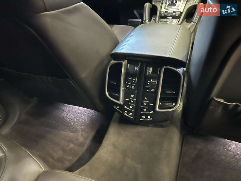 Внедорожник / Кроссовер Porsche Cayenne 2015 в Киеве фото 27 Внедорожник / Кроссовер Porsche Cayenne 2015 в Киеве