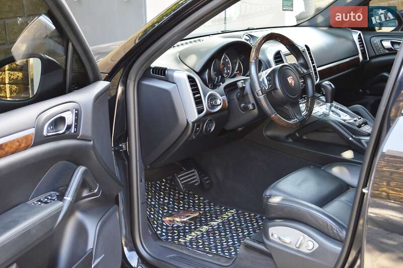 Позашляховик / Кросовер Porsche Cayenne 2013 в Одесі