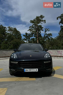 Внедорожник / Кроссовер Porsche Cayenne 2016 в 