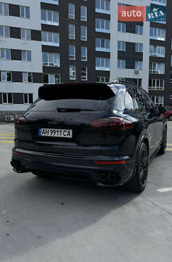 Внедорожник / Кроссовер Porsche Cayenne 2016 в 