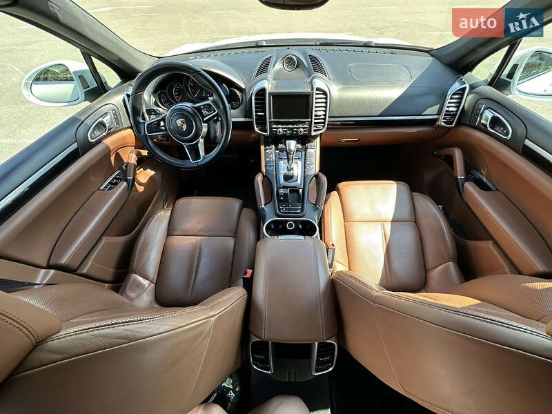 Внедорожник / Кроссовер Porsche Cayenne 2016 в Киеве