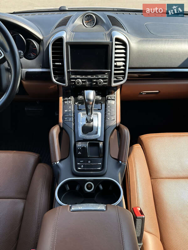 Внедорожник / Кроссовер Porsche Cayenne 2016 в Киеве